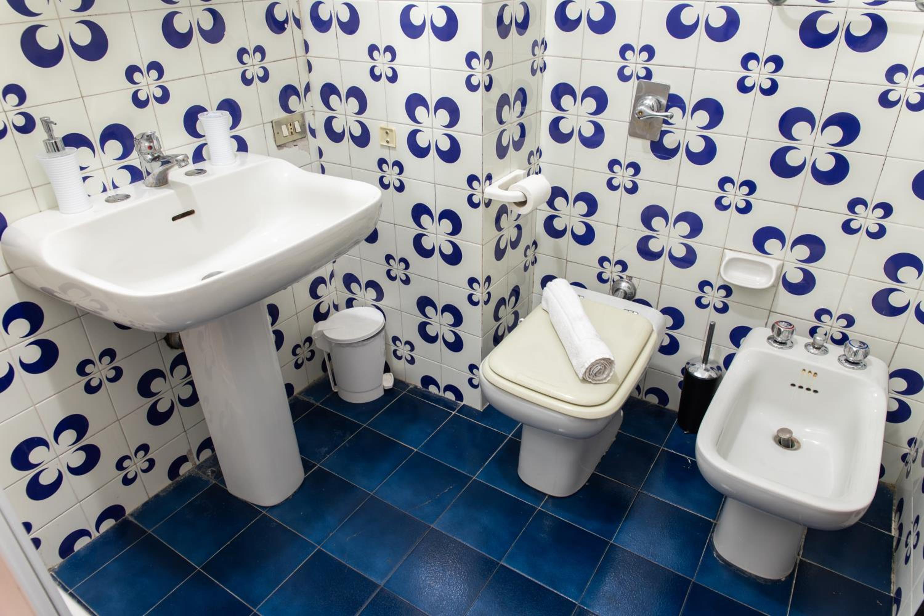 Ampio appartamento con terrazzo, 3 camere e 2 bagni a 2 passi dalla metro