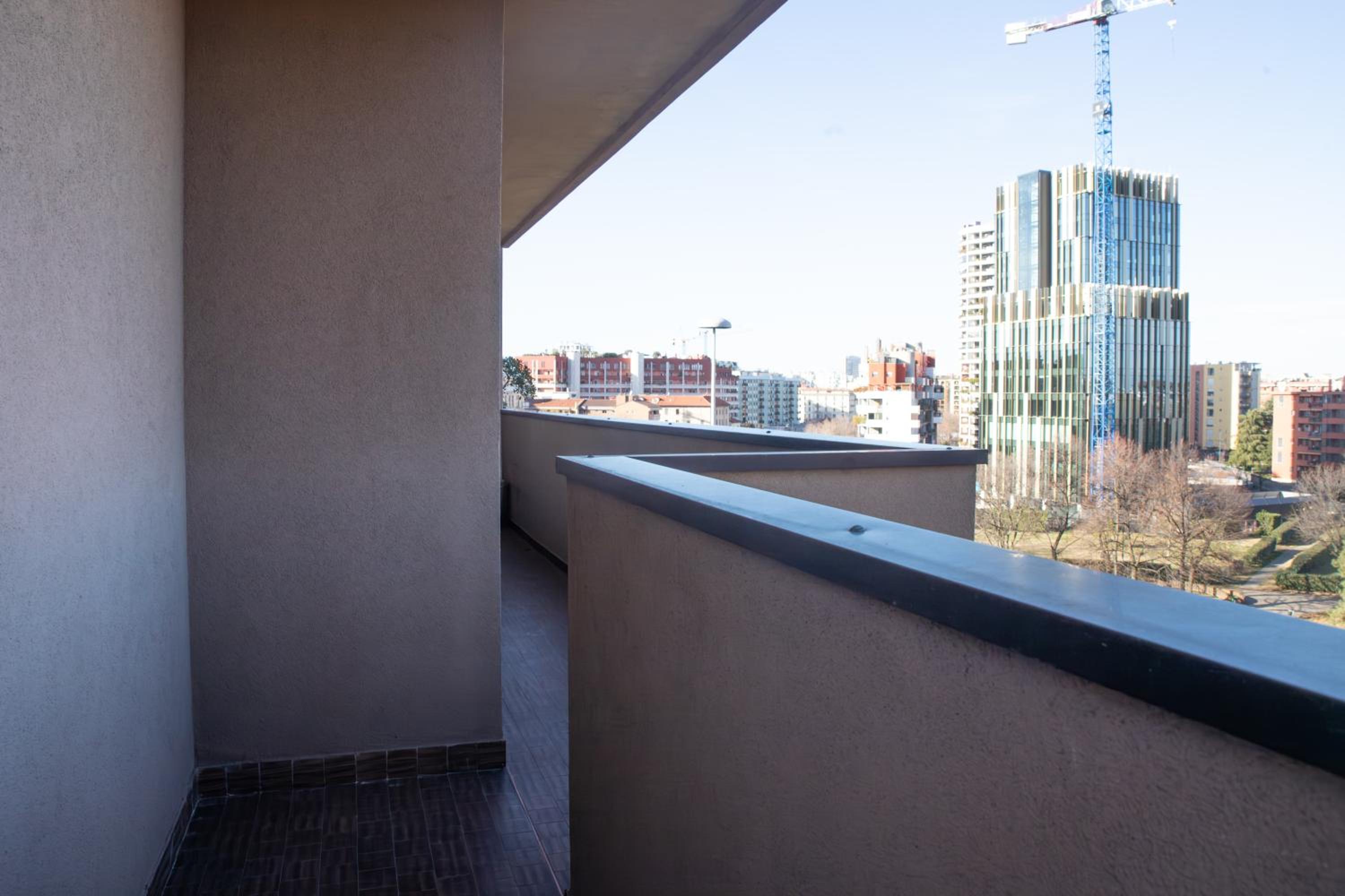 Ampio appartamento con terrazzo, 3 camere e 2 bagni a 2 passi dalla metro