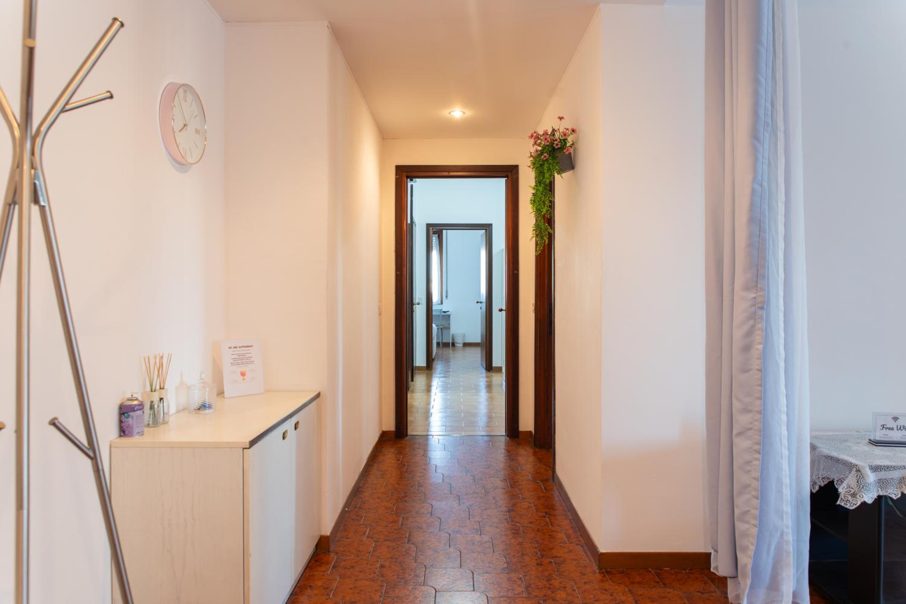 Ampio appartamento con terrazzo, 3 camere e 2 bagni a 2 passi dalla metro
