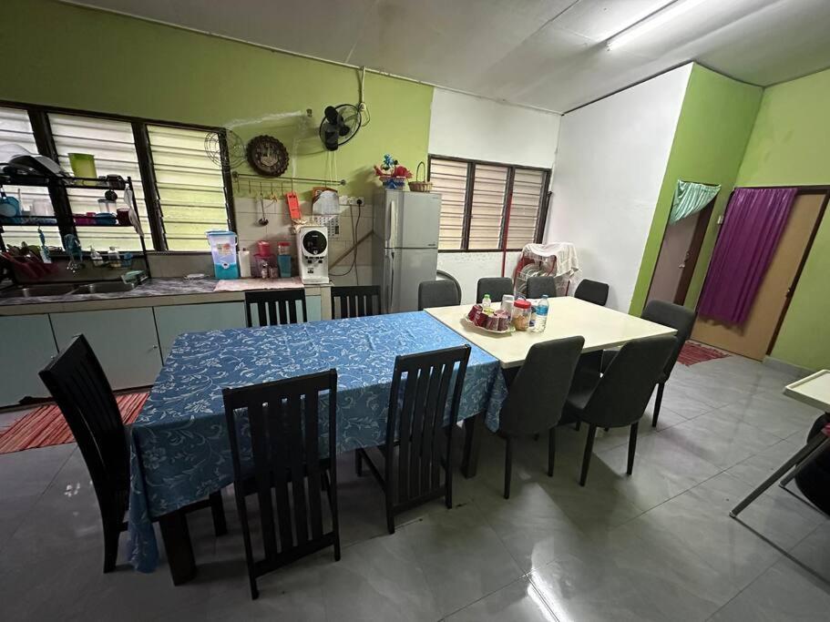 Homestay Hjh Rokiah, F.Tementi photo 6