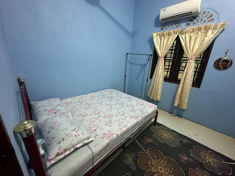 Homestay Hjh Rokiah, F.Tementi photo 3