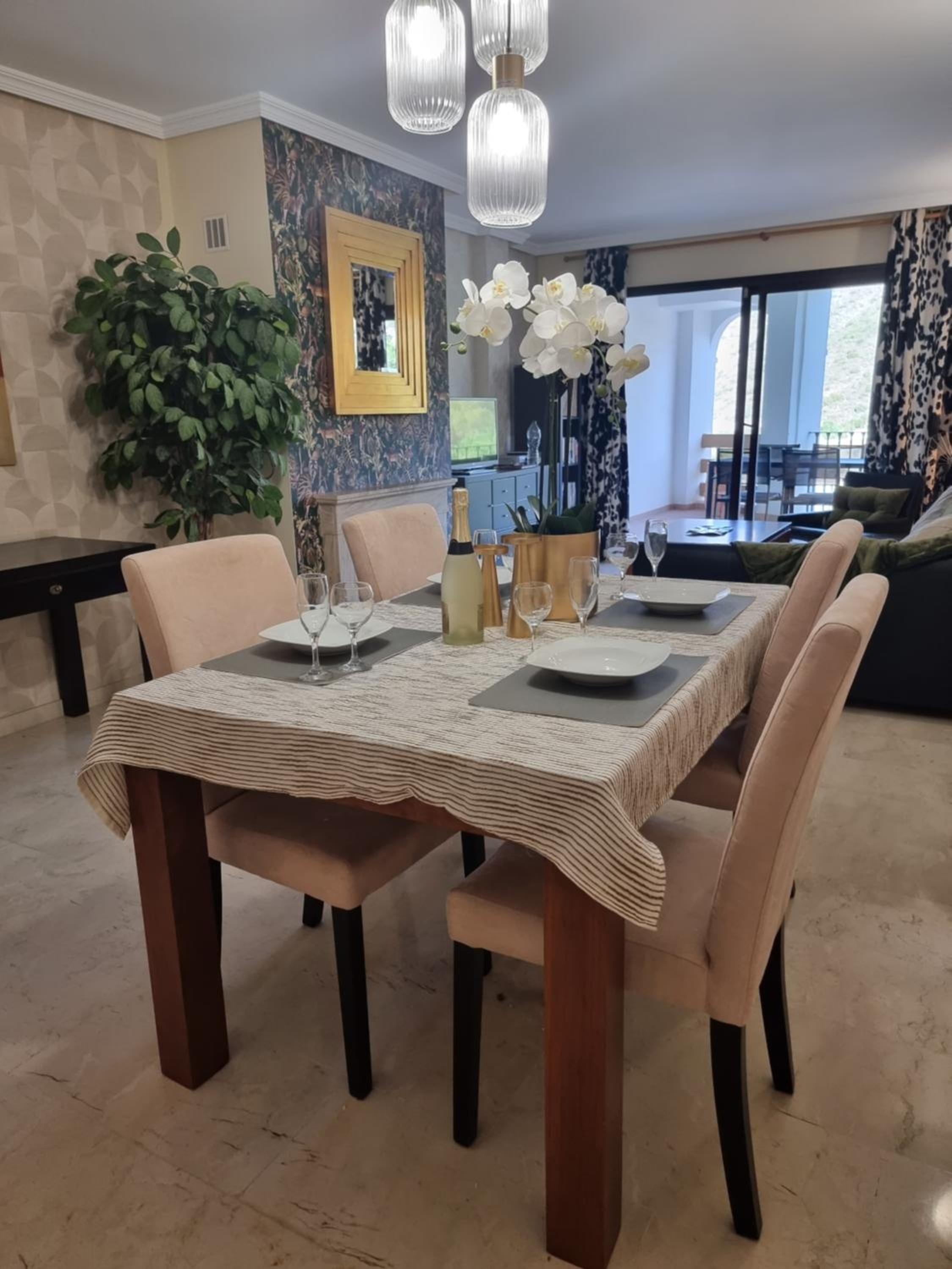 Hotel Luxurious Holiday Home in Benahavis - Image 1