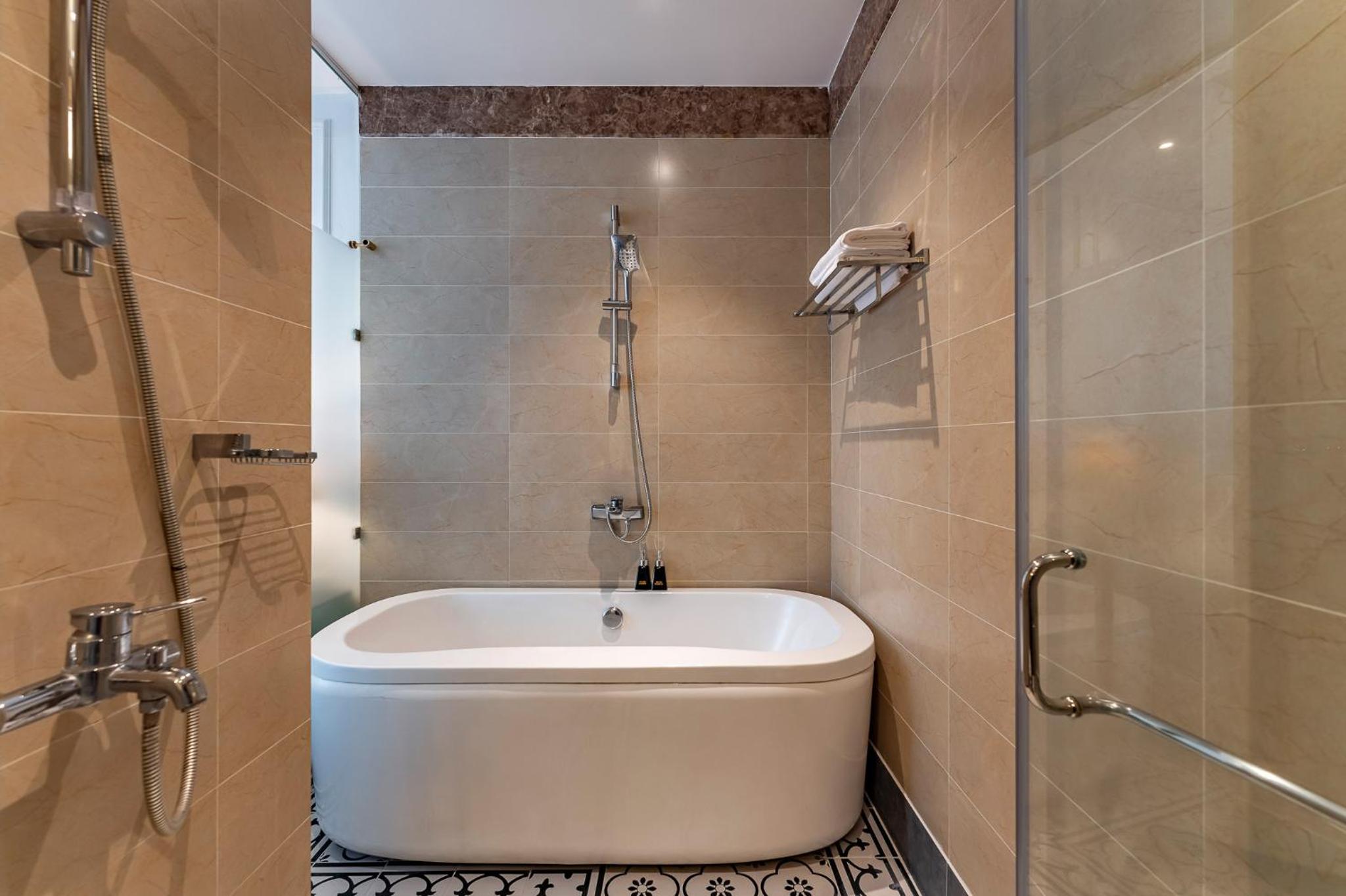 Golden Star Apartment & Hotel