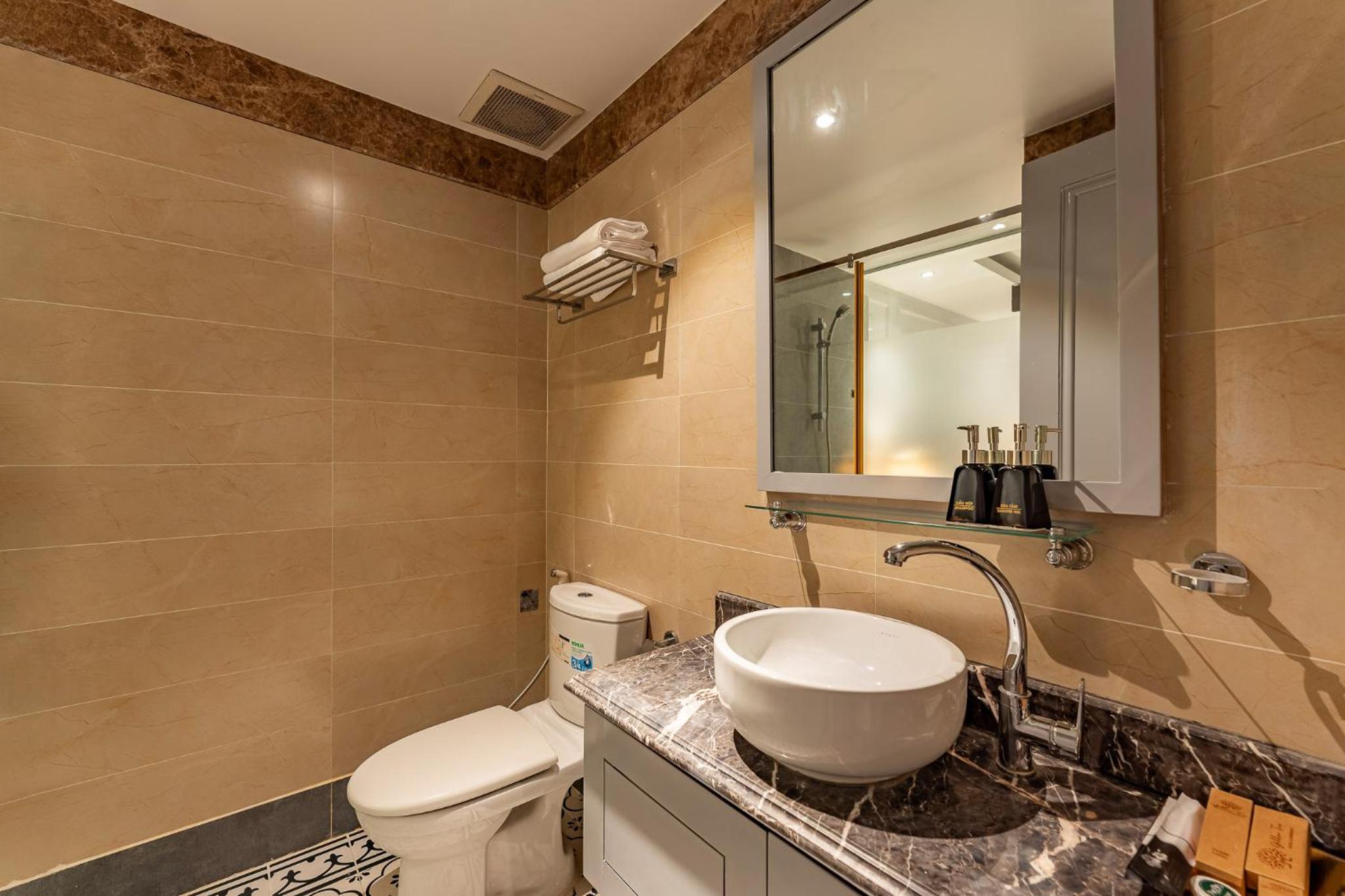 Golden Star Apartment & Hotel