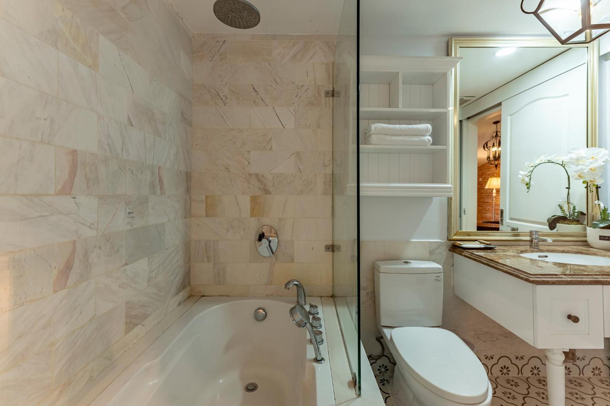 Golden Star Apartment & Hotel