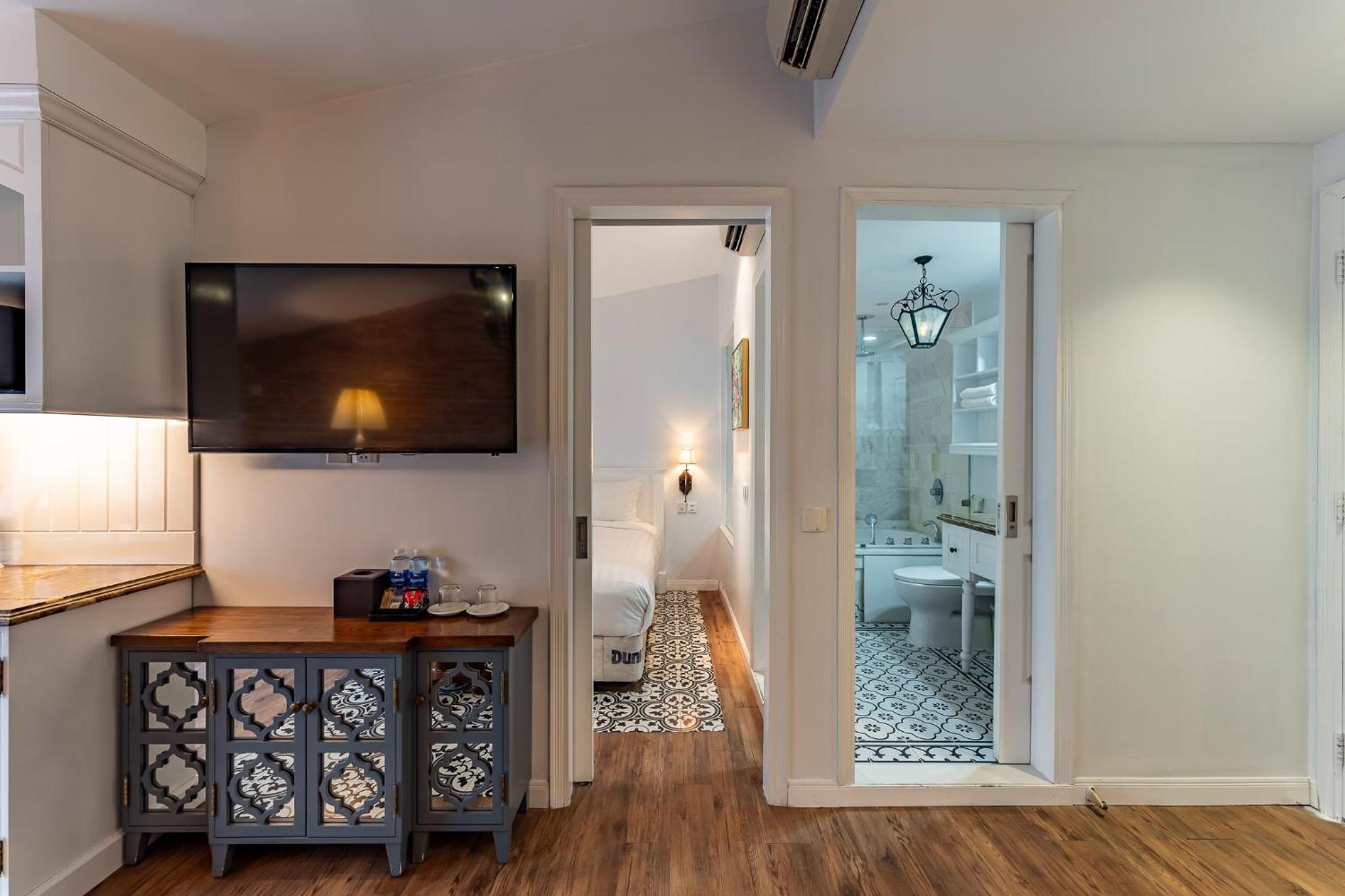 Golden Star Apartment & Hotel