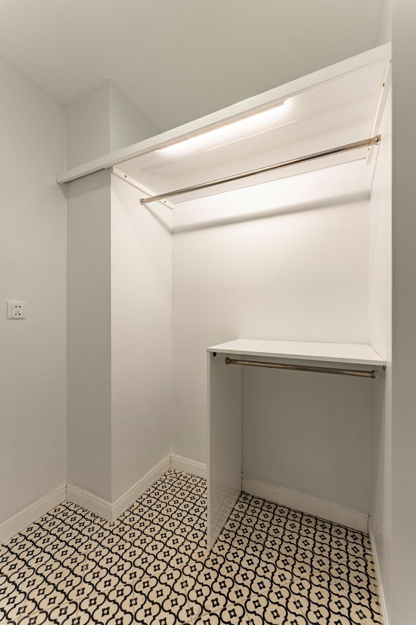 Golden Star Apartment & Hotel