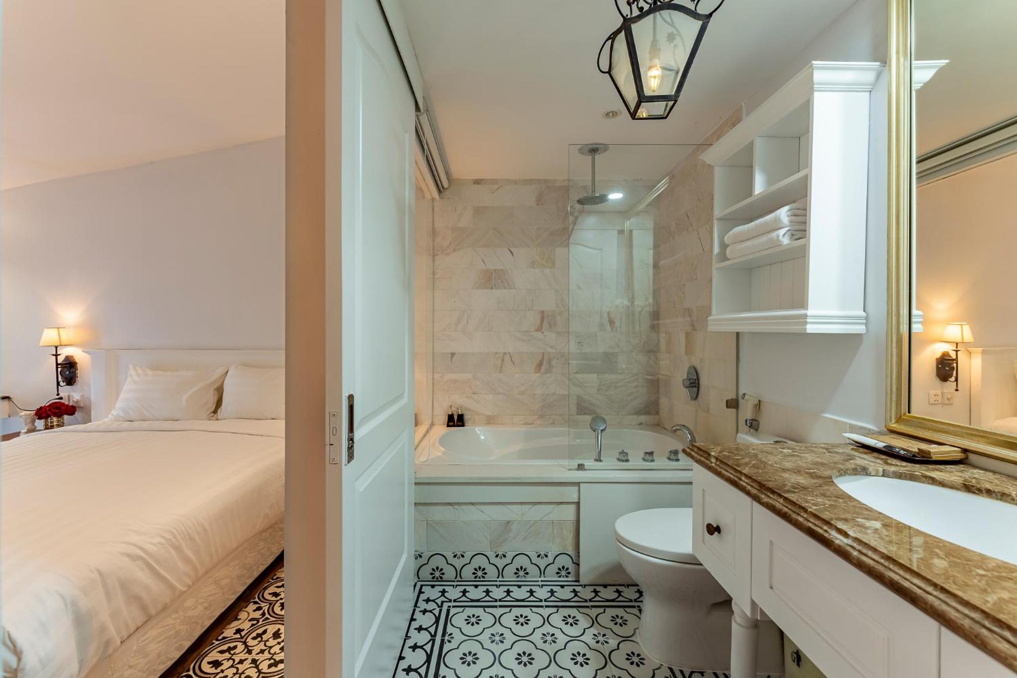 Golden Star Apartment & Hotel