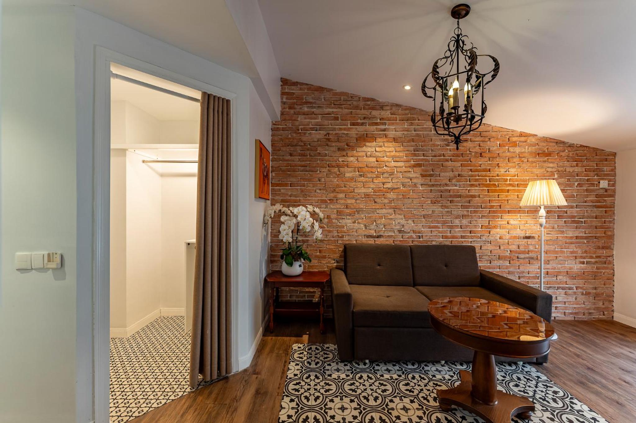 Golden Star Apartment & Hotel