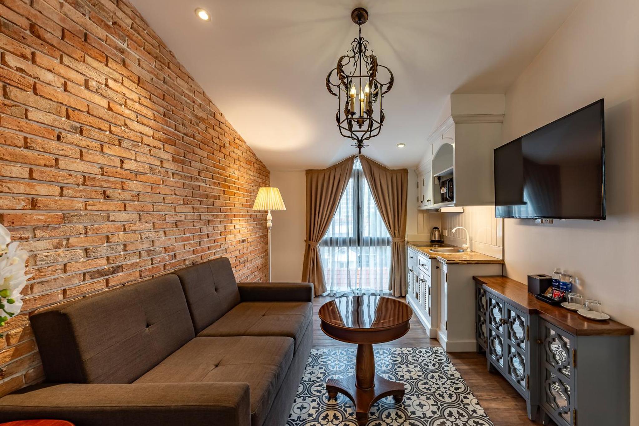 Golden Star Apartment & Hotel