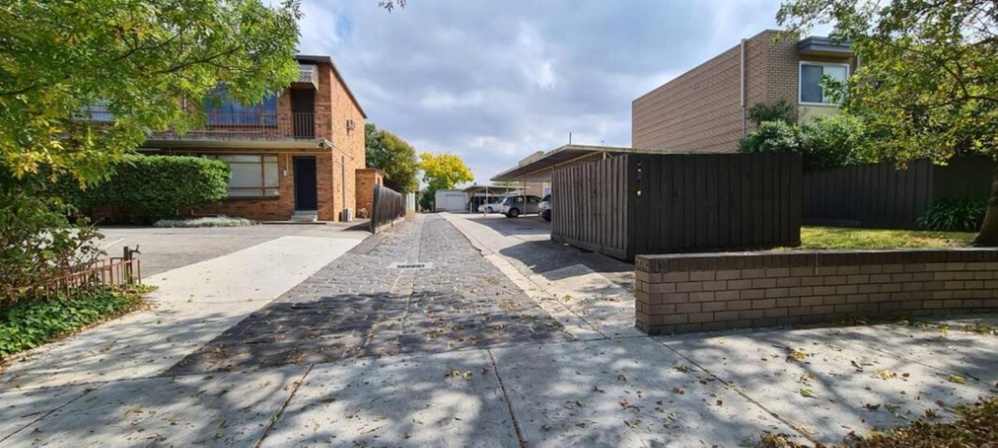 Unwind in style only 7km from CBD