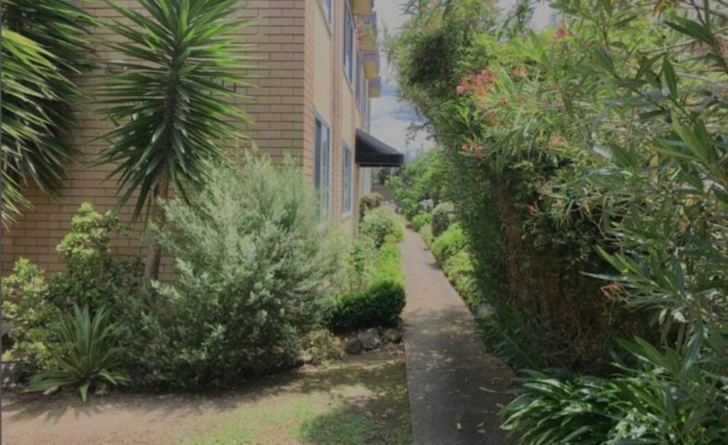 Unwind in style only 7km from CBD