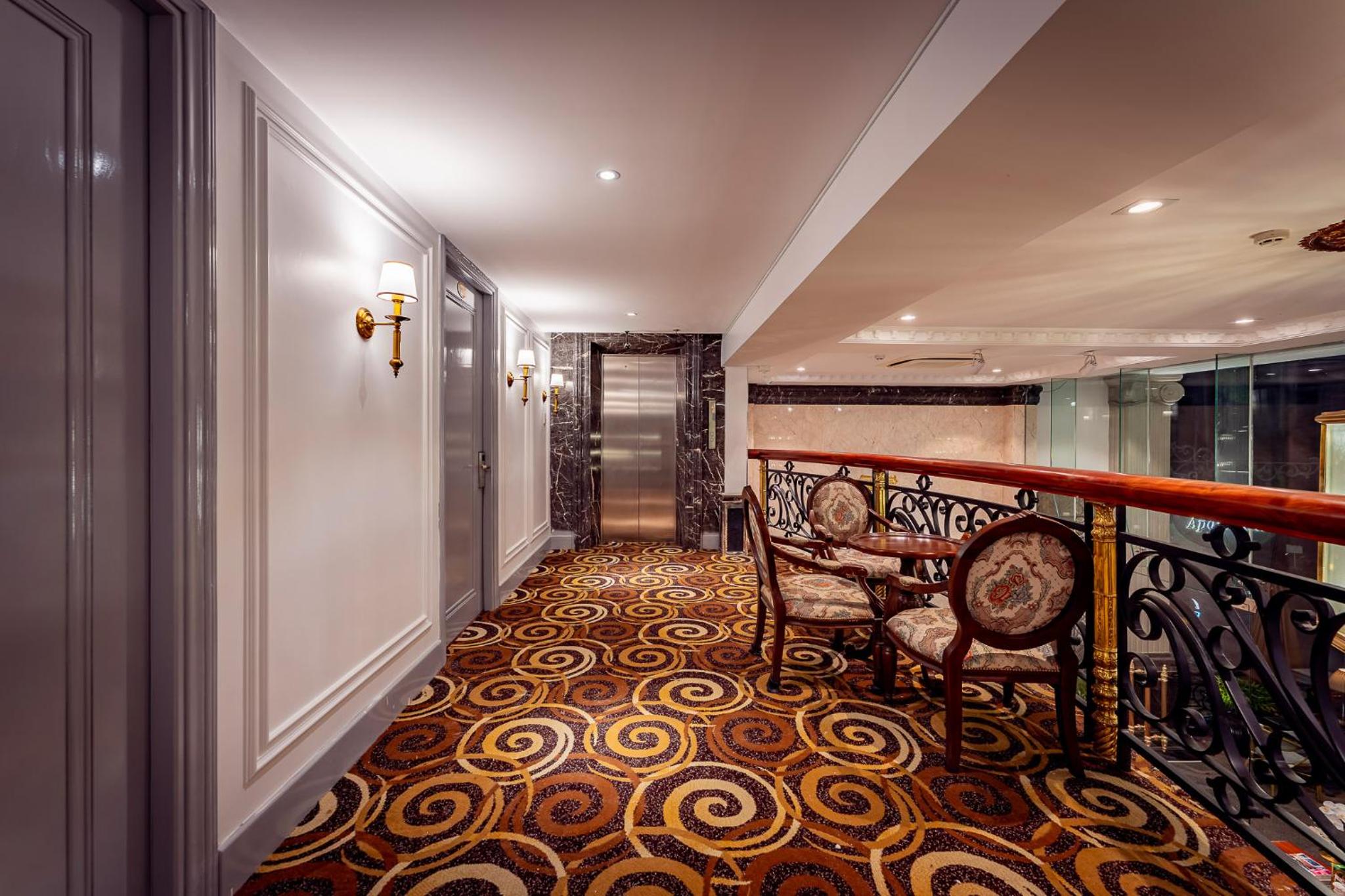 Golden Star Apartment & Hotel