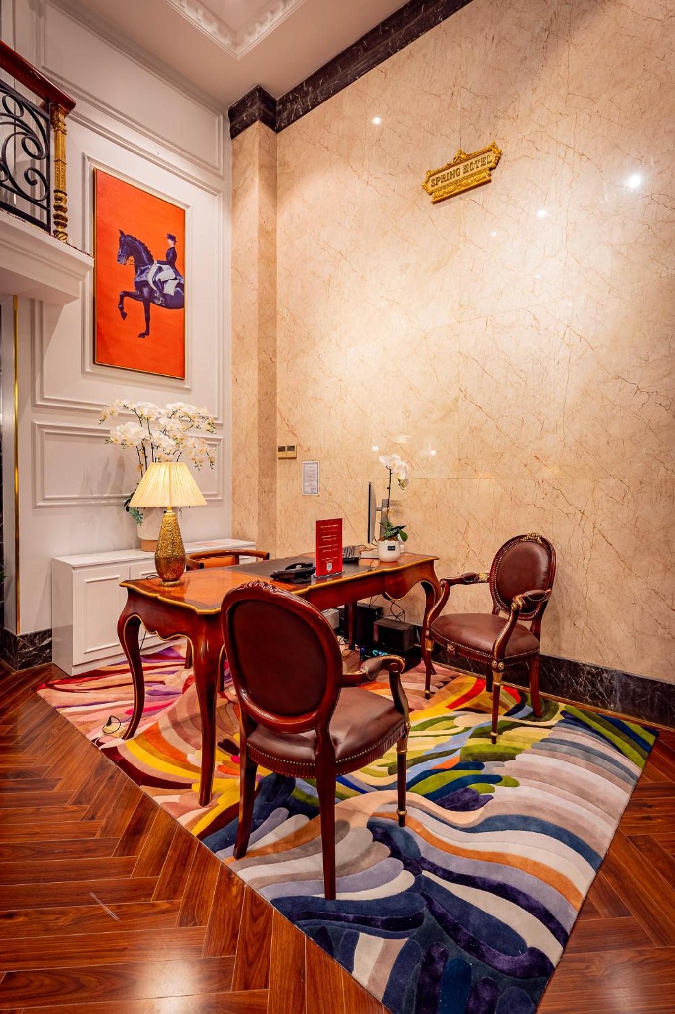 Golden Star Apartment & Hotel