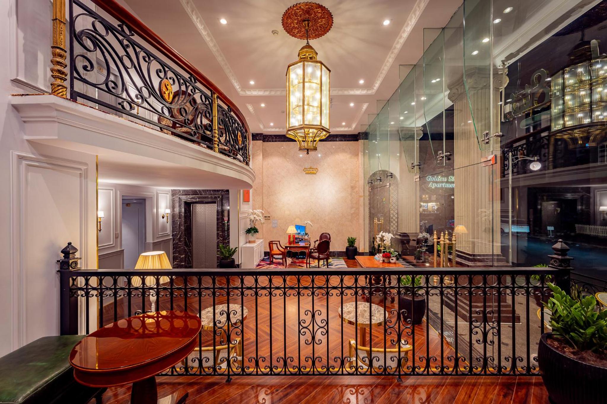 Golden Star Apartment & Hotel