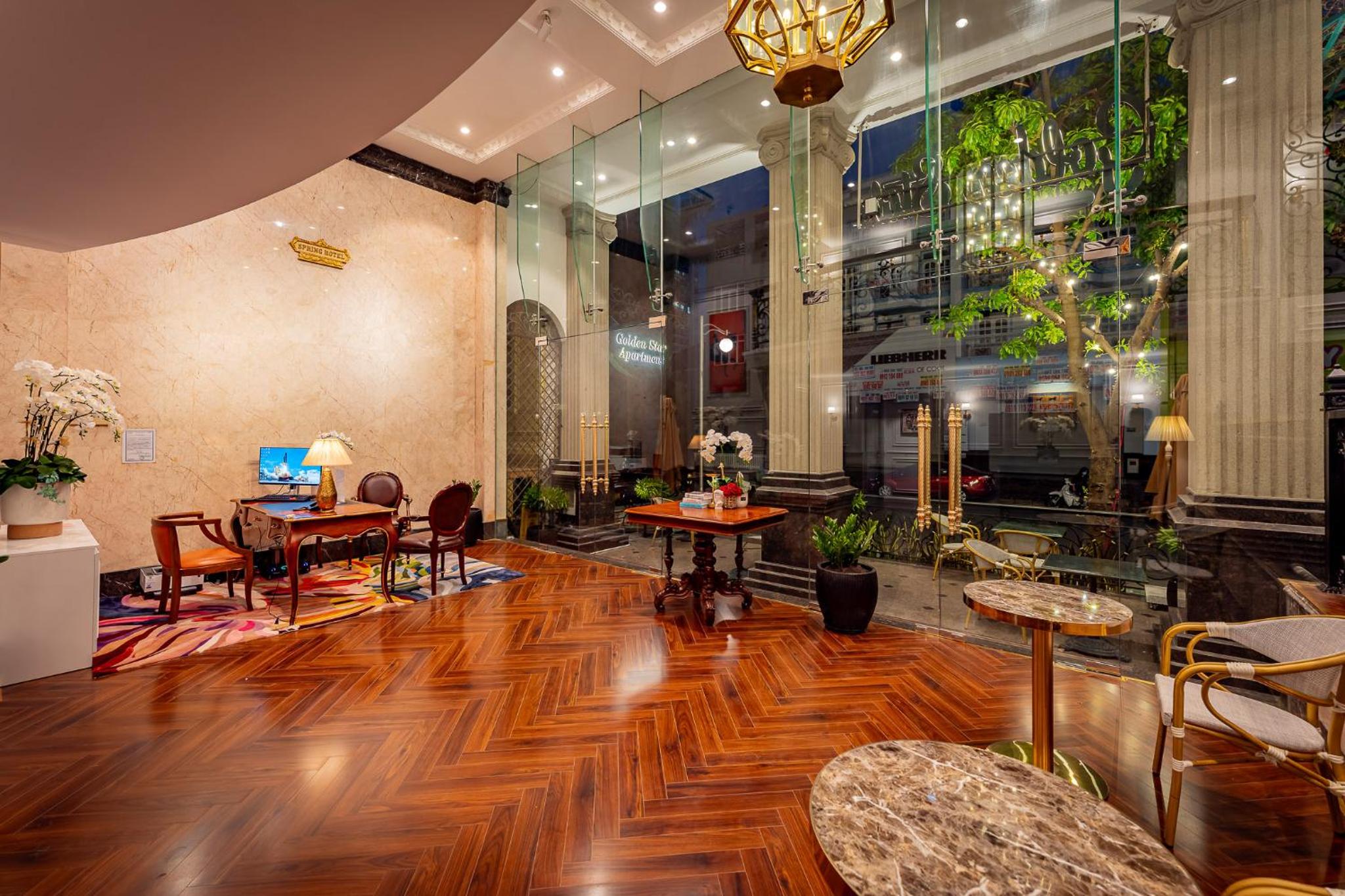 Golden Star Apartment & Hotel