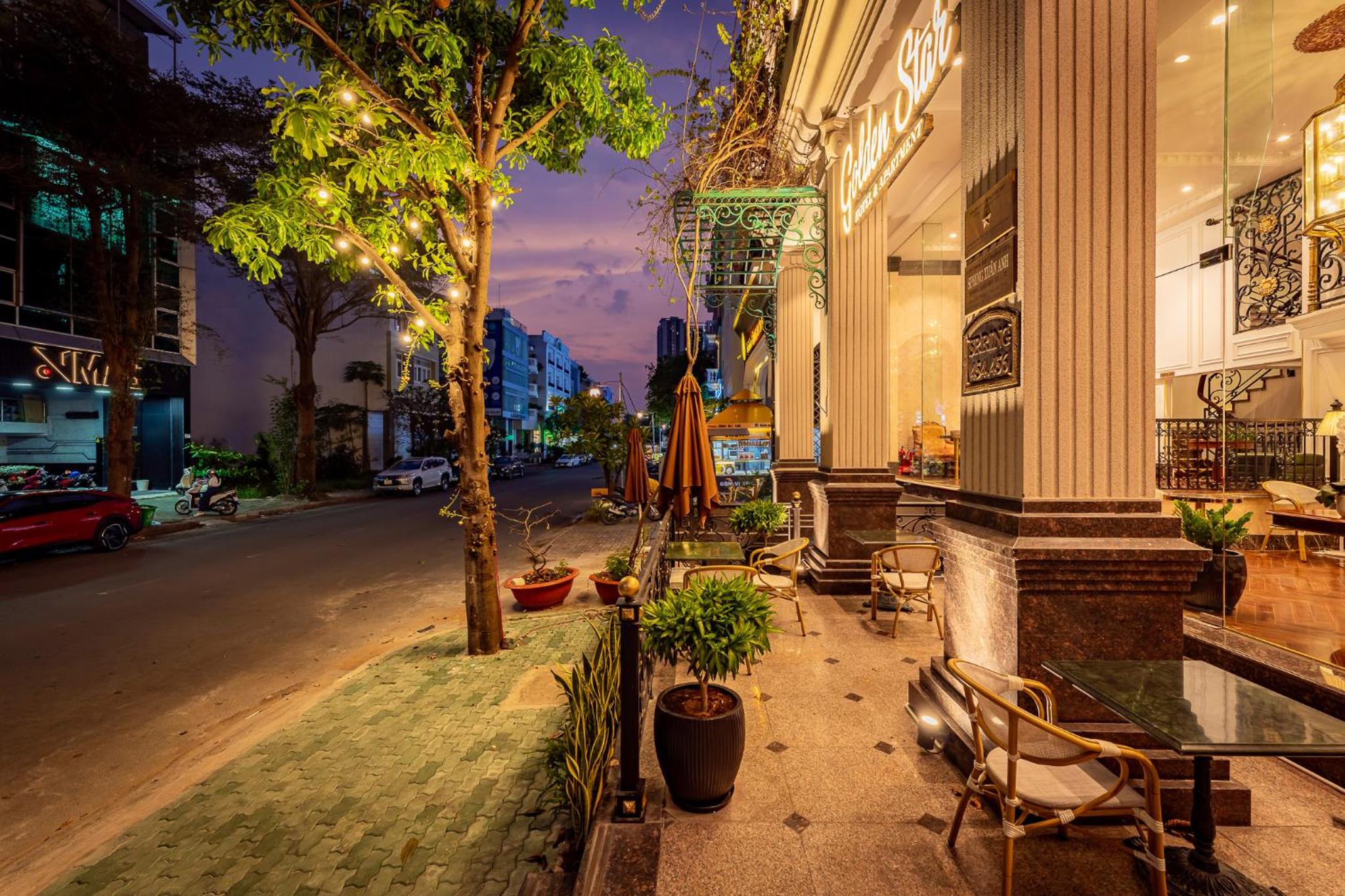 Golden Star Apartment & Hotel