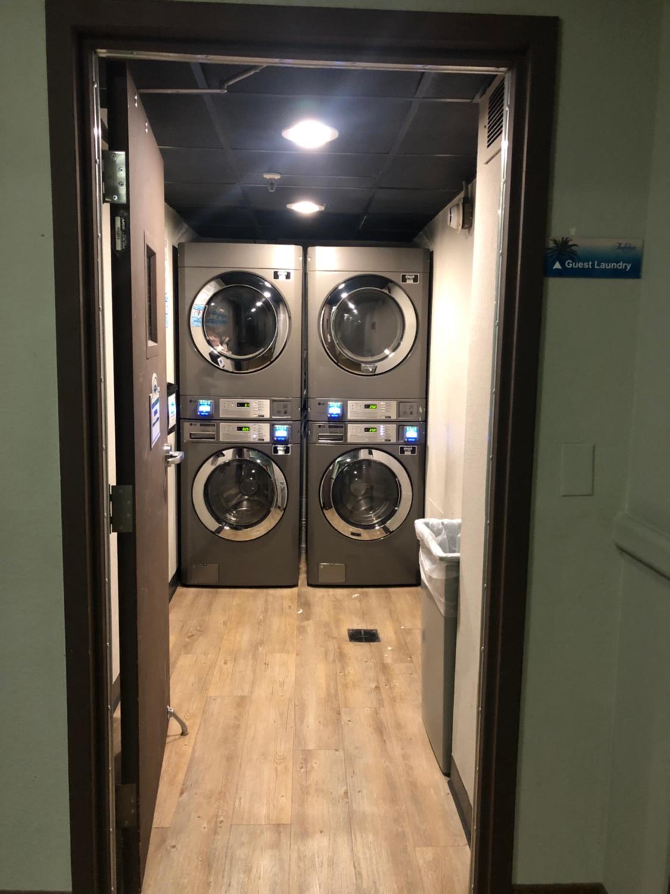 Universal-Disney Dream 1211 Studio - The Enclave