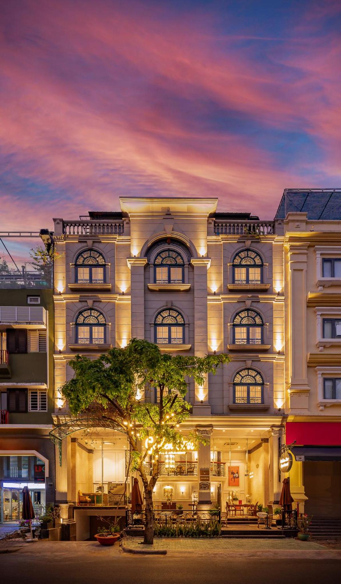 Golden Star Apartment & Hotel
