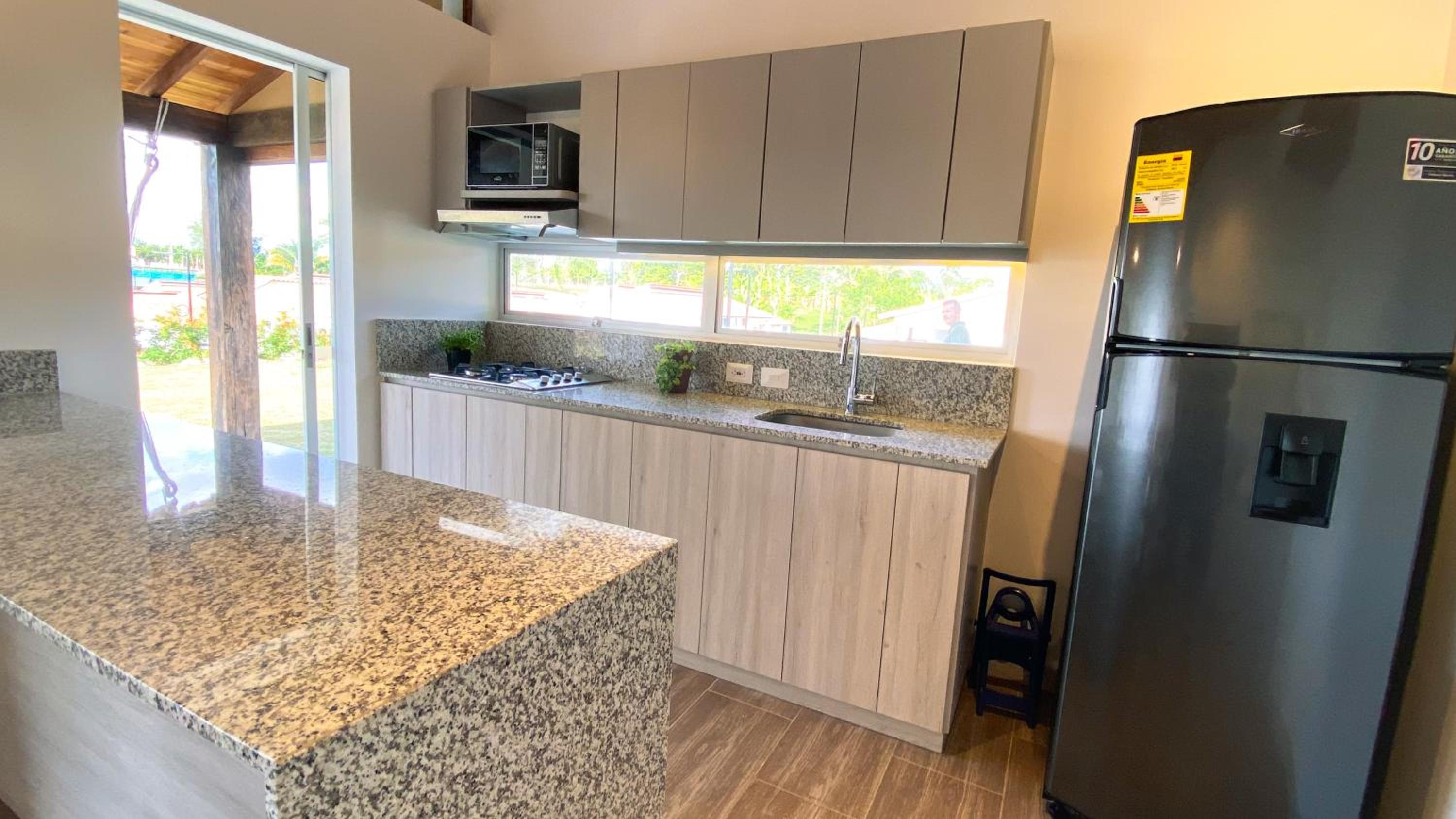 Casa Campestre en zona exclusiva con Jacuzzi, a 10 min del aeropuerto, 20 min parque del café, WiFi, parqueadero privado, vigilancia 24 hrs y amplias zonas
