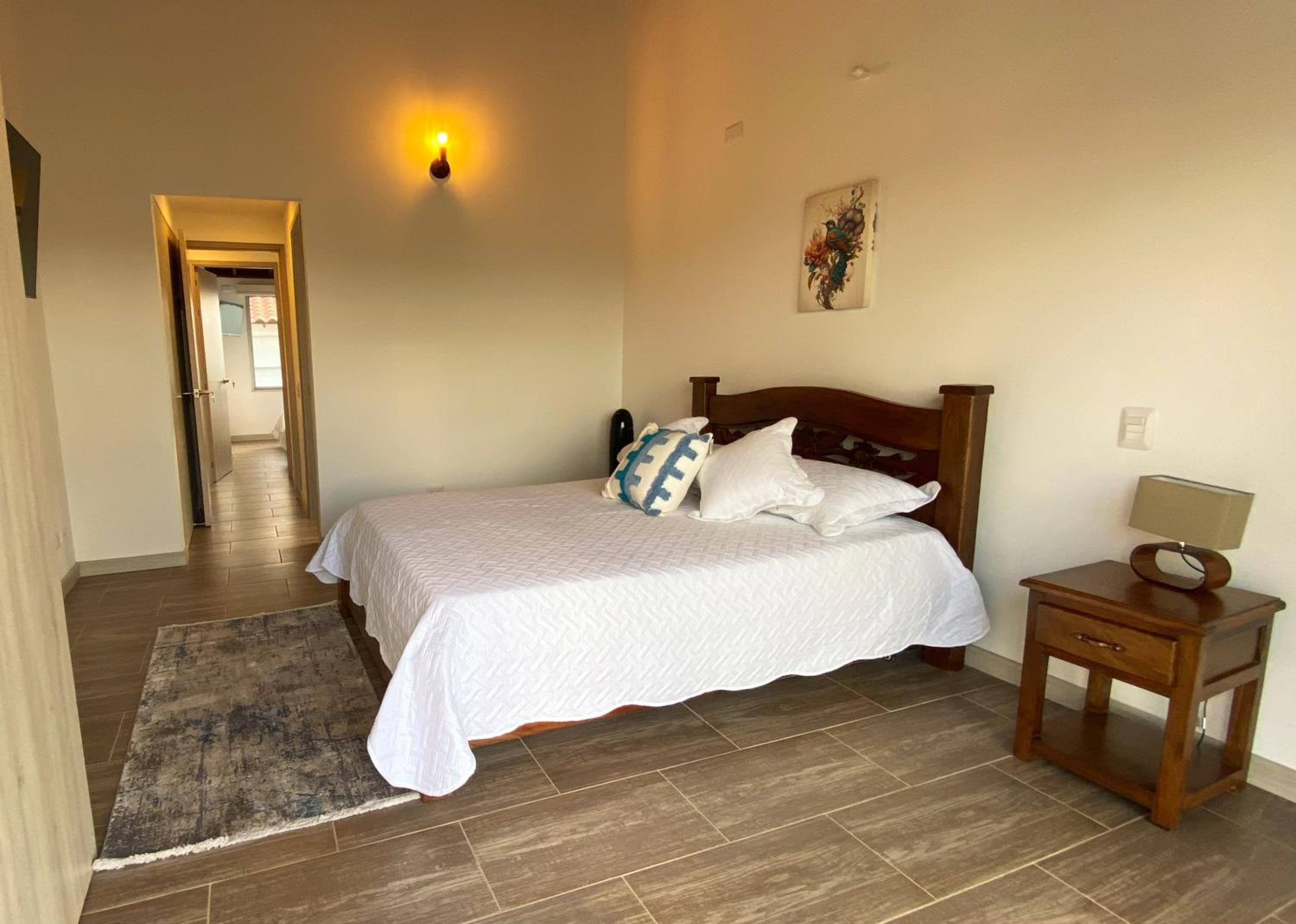 Casa Campestre en zona exclusiva con Jacuzzi, a 10 min del aeropuerto, 20 min parque del café, WiFi, parqueadero privado, vigilancia 24 hrs y amplias zonas
