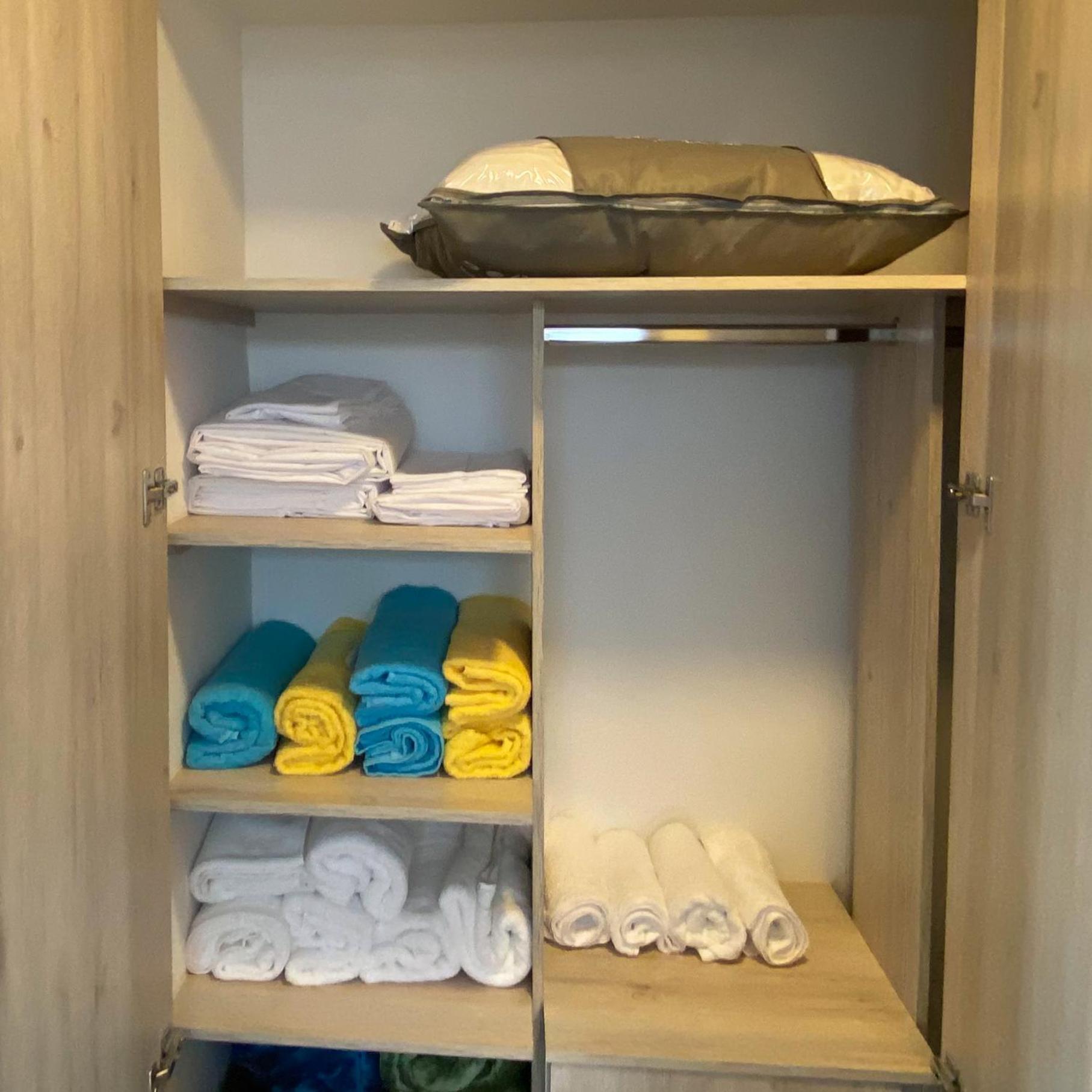 Casa Campestre en zona exclusiva con Jacuzzi, a 10 min del aeropuerto, 20 min parque del café, WiFi, parqueadero privado, vigilancia 24 hrs y amplias zonas
