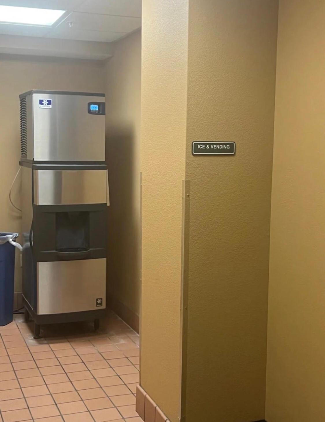 Resort Family Suite near Disney Pool view Free parks shuttle