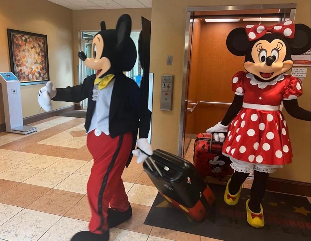 Resort Family Suite near Disney Pool view Free parks shuttle