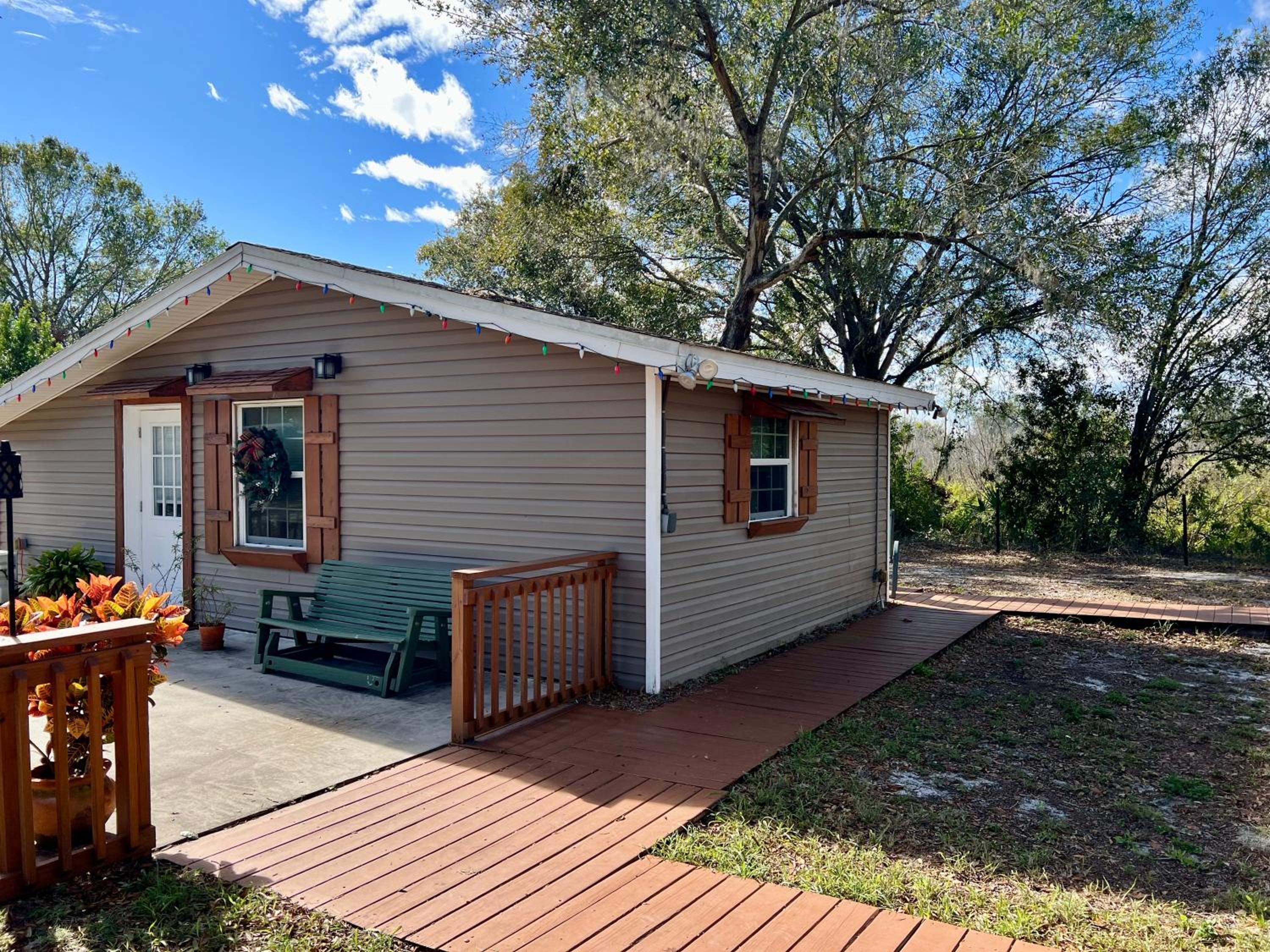 The Lake Alfred Citruswood Cabin