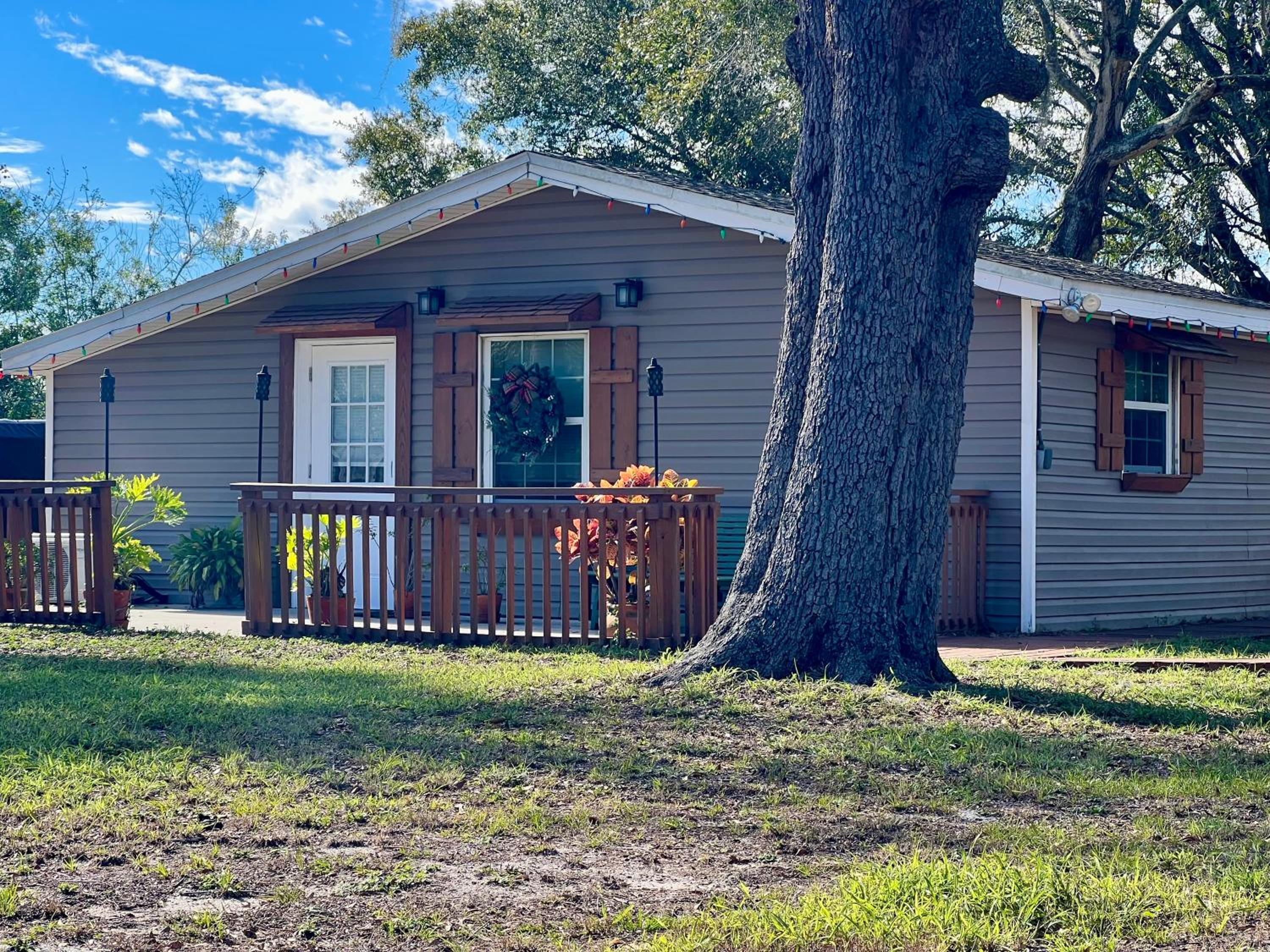 The Lake Alfred Citruswood Cabin