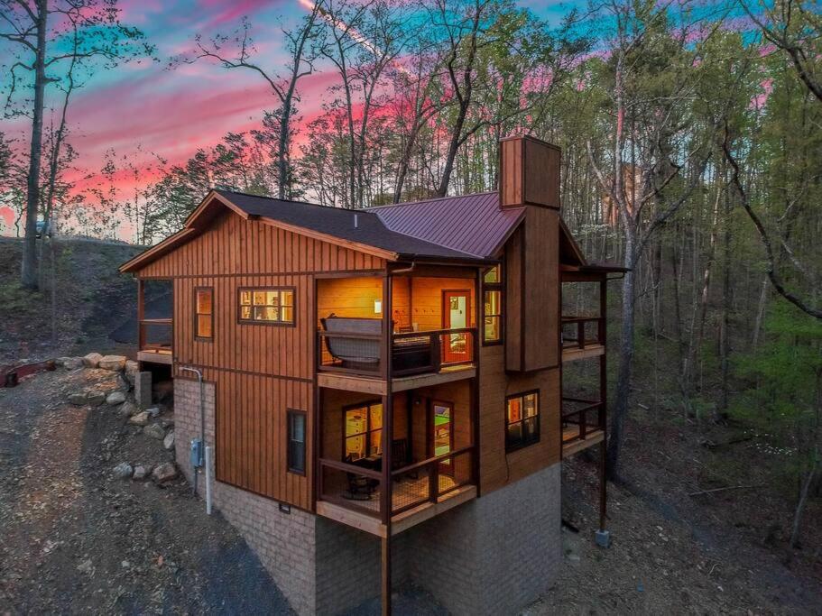 Misty Mountain Cabin, Great Smoky Mountains view 3