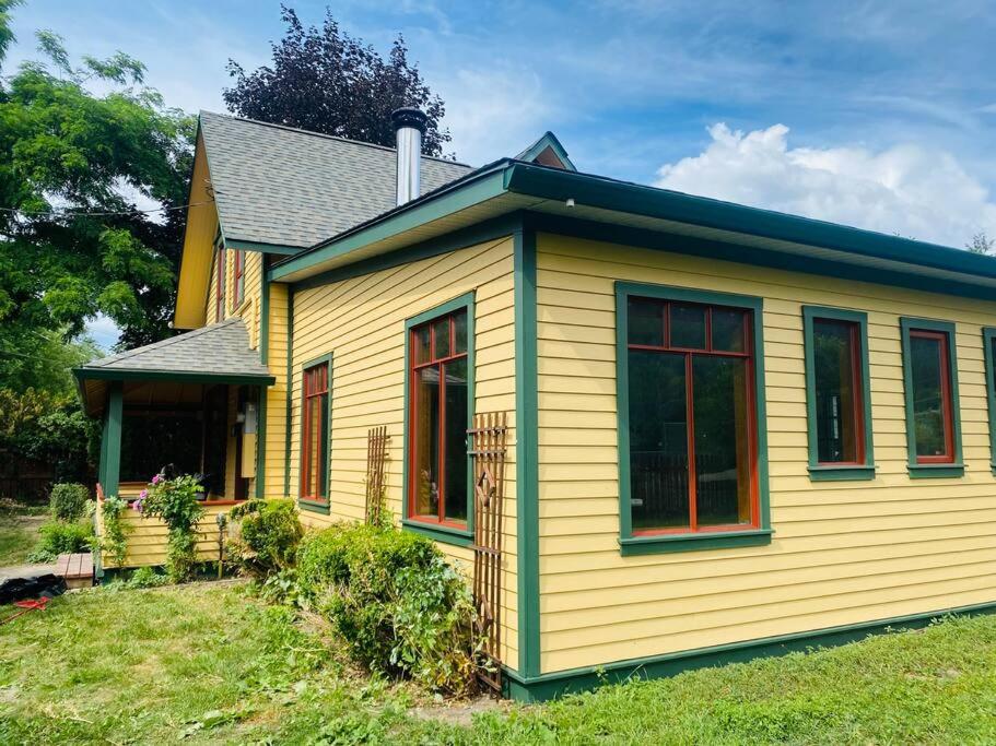 Canoe Heritage House By The Lake