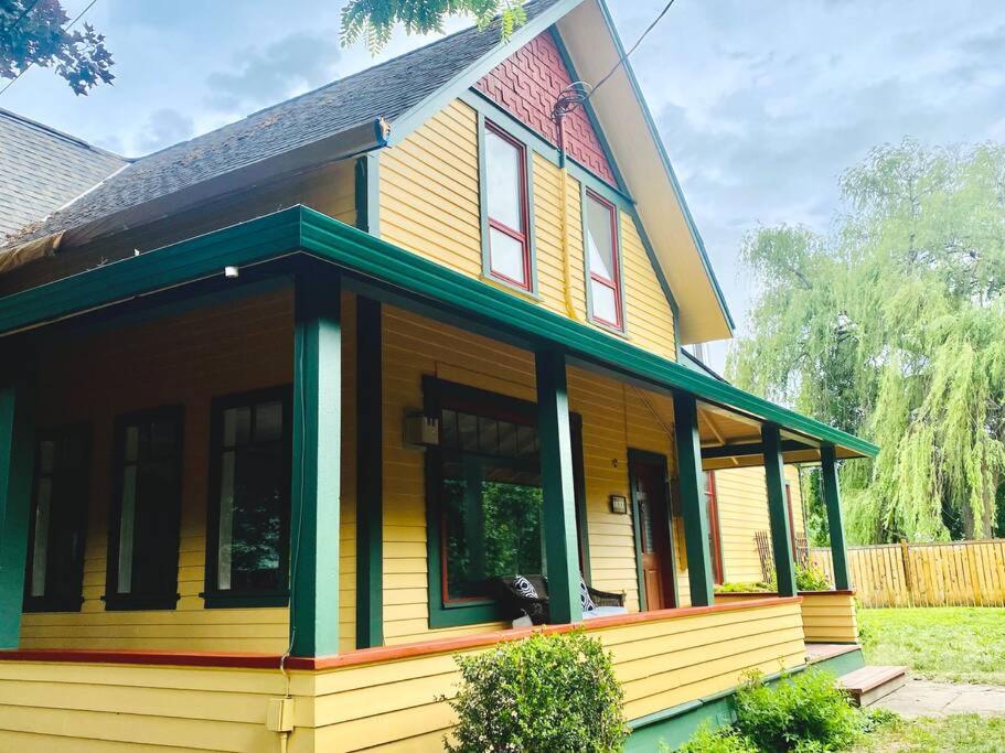 Canoe Heritage House By The Lake