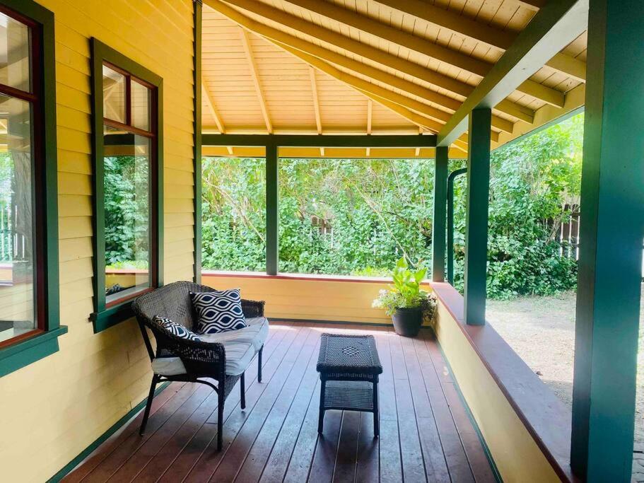 Canoe Heritage House By The Lake