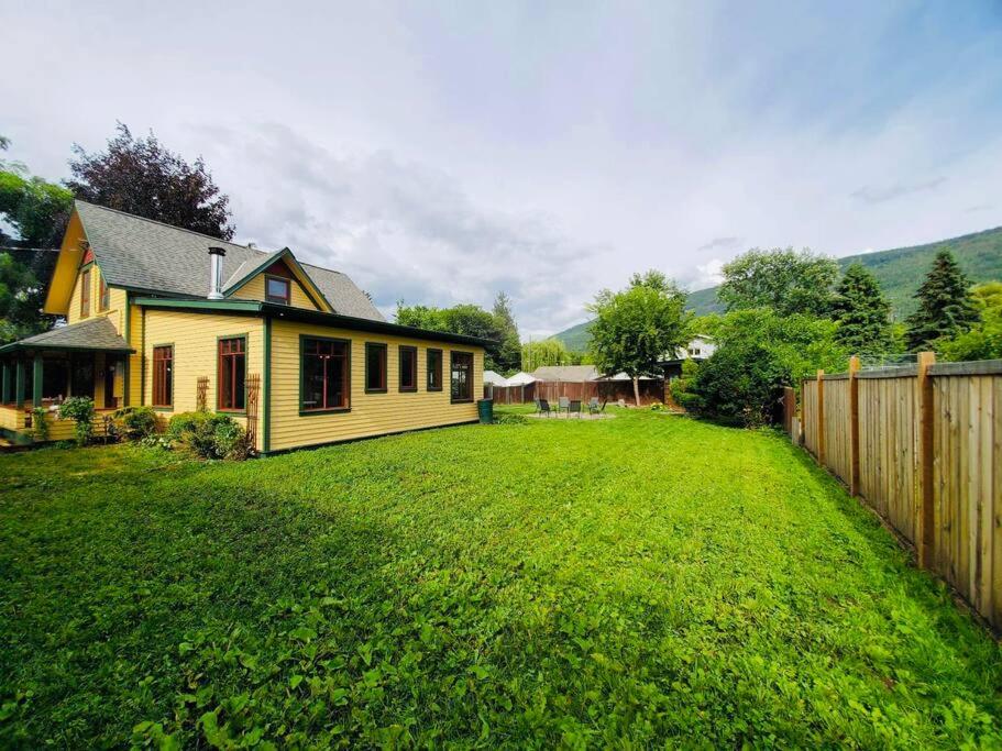 Canoe Heritage House By The Lake