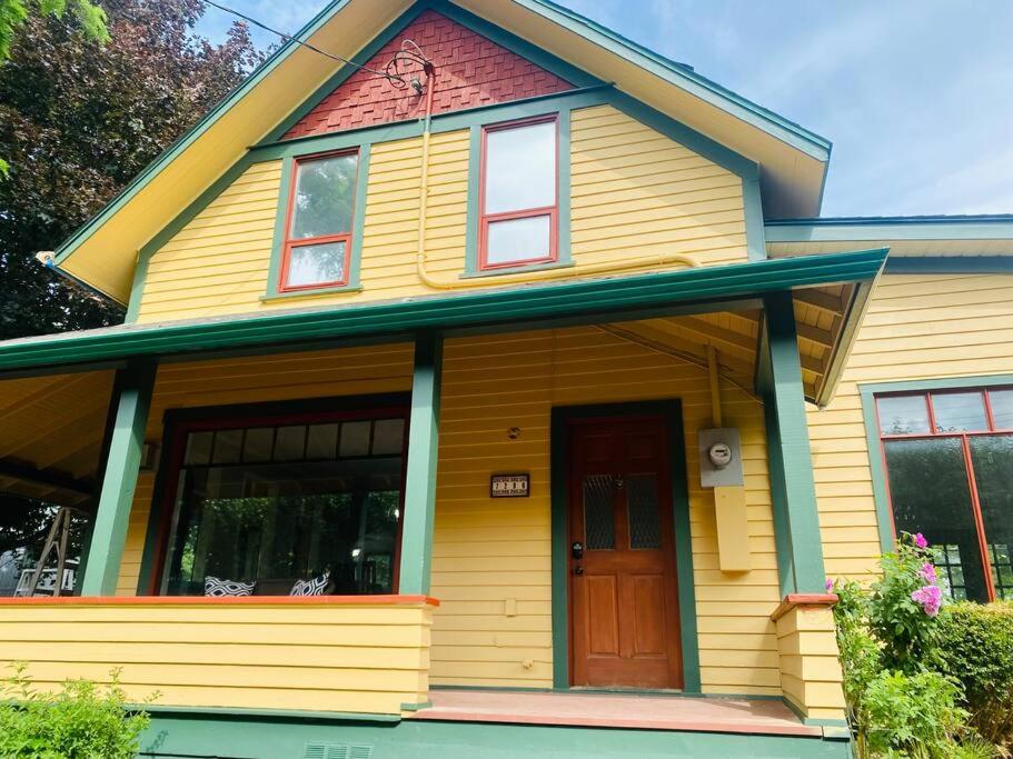 Canoe Heritage House By The Lake