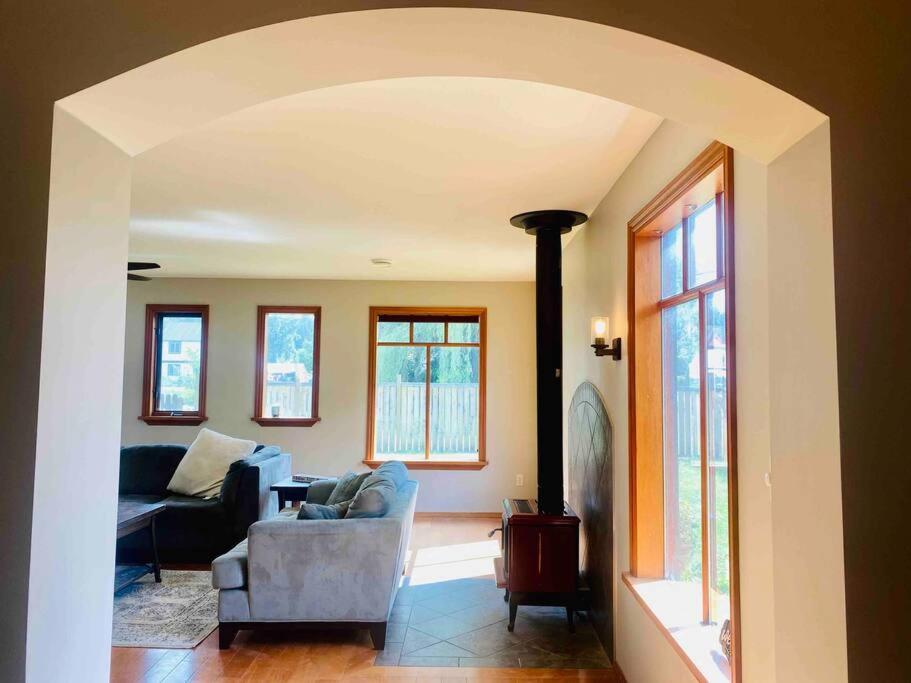 Canoe Heritage House By The Lake