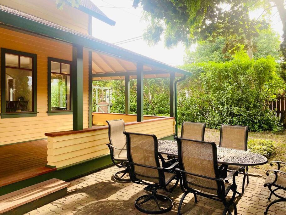 Canoe Heritage House By The Lake