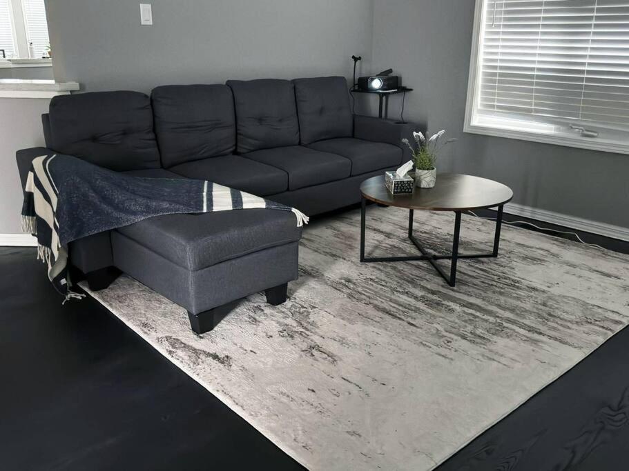 Spacious + Minimalistic Home in Whitby