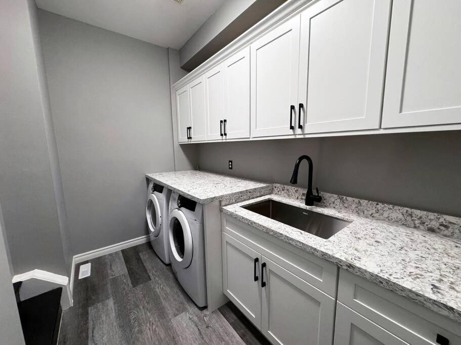 Spacious + Minimalistic Home in Whitby