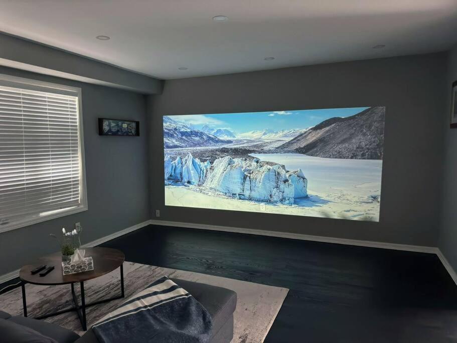 Spacious + Minimalistic Home in Whitby