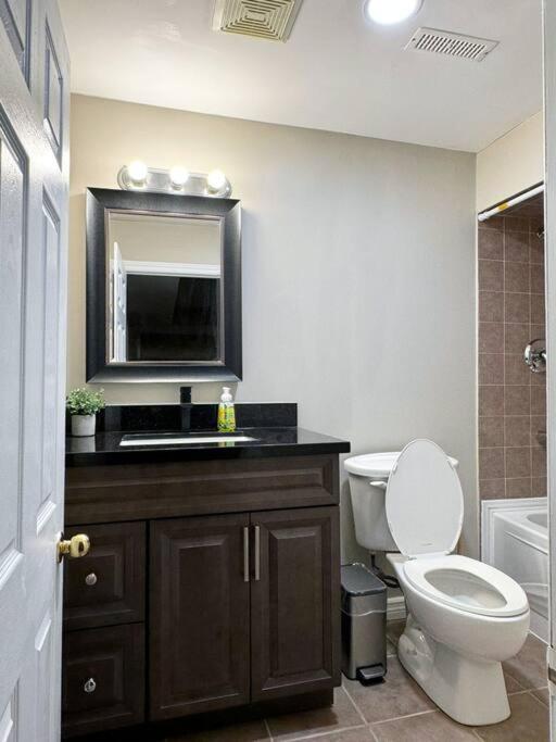 Spacious + Minimalistic Home in Whitby
