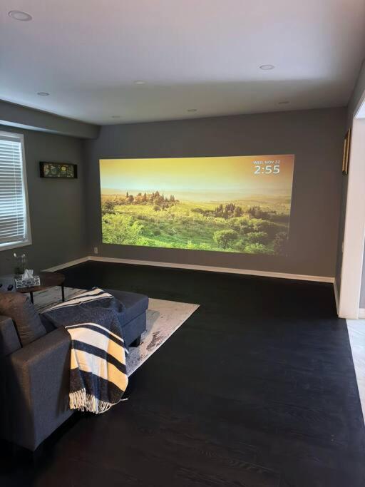 Spacious + Minimalistic Home in Whitby