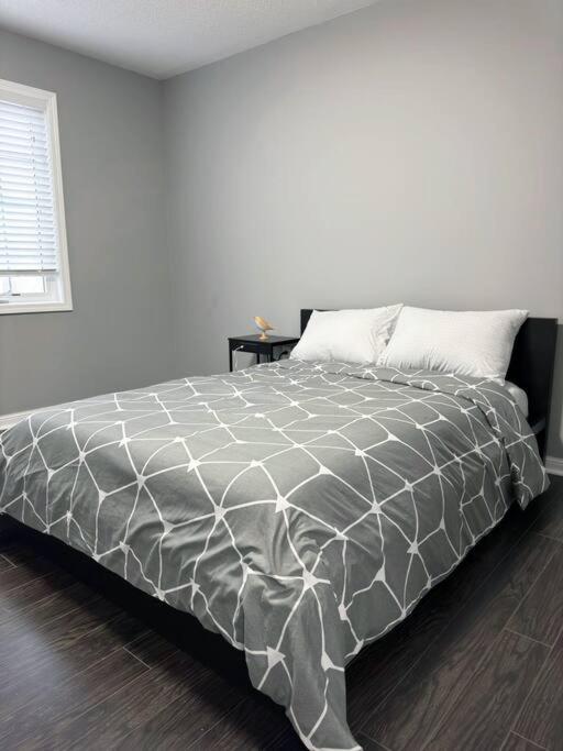 Spacious + Minimalistic Home in Whitby