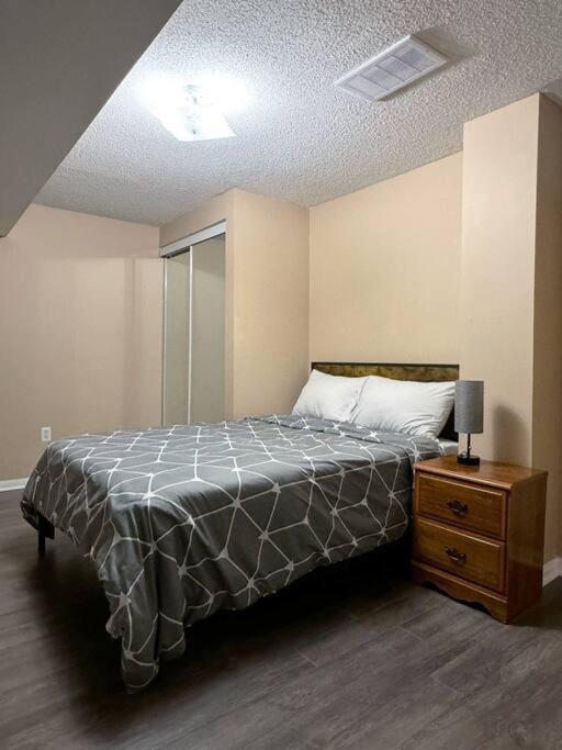 Spacious + Minimalistic Home in Whitby