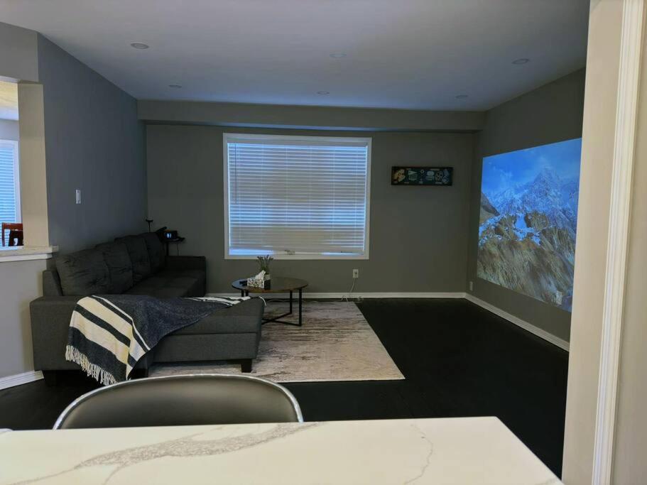 Spacious + Minimalistic Home in Whitby