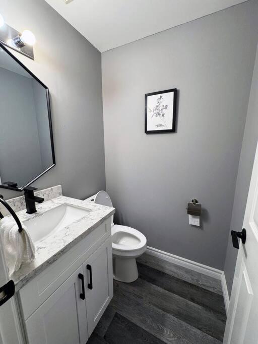 Spacious + Minimalistic Home in Whitby