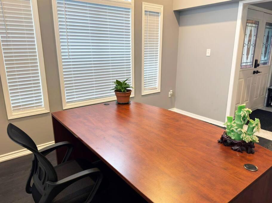 Spacious + Minimalistic Home in Whitby