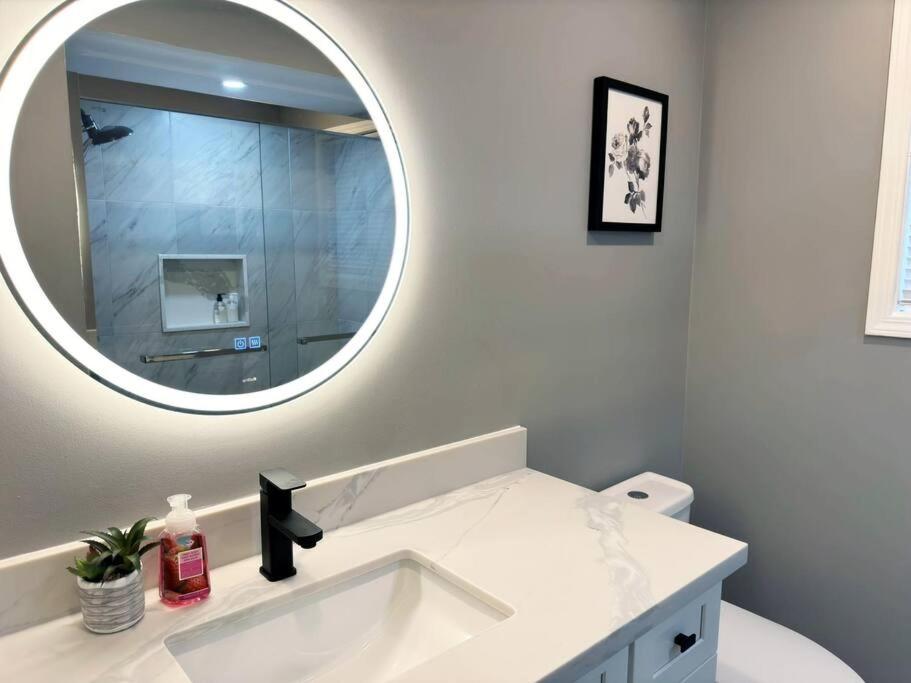 Spacious + Minimalistic Home in Whitby