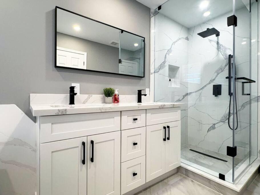 Spacious + Minimalistic Home in Whitby